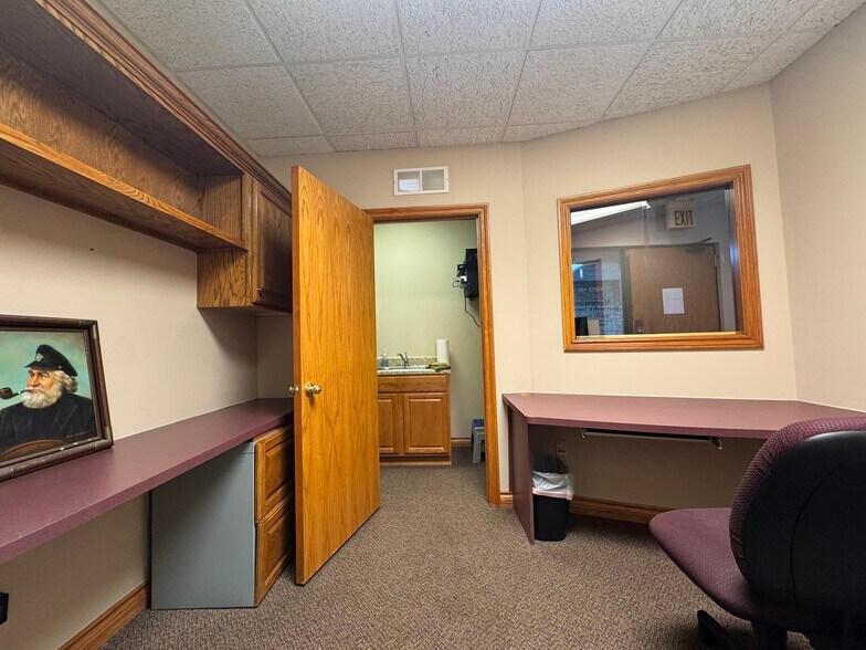 More Photos Of 43120 Utica Rd, Sterling Heights Office For Lease