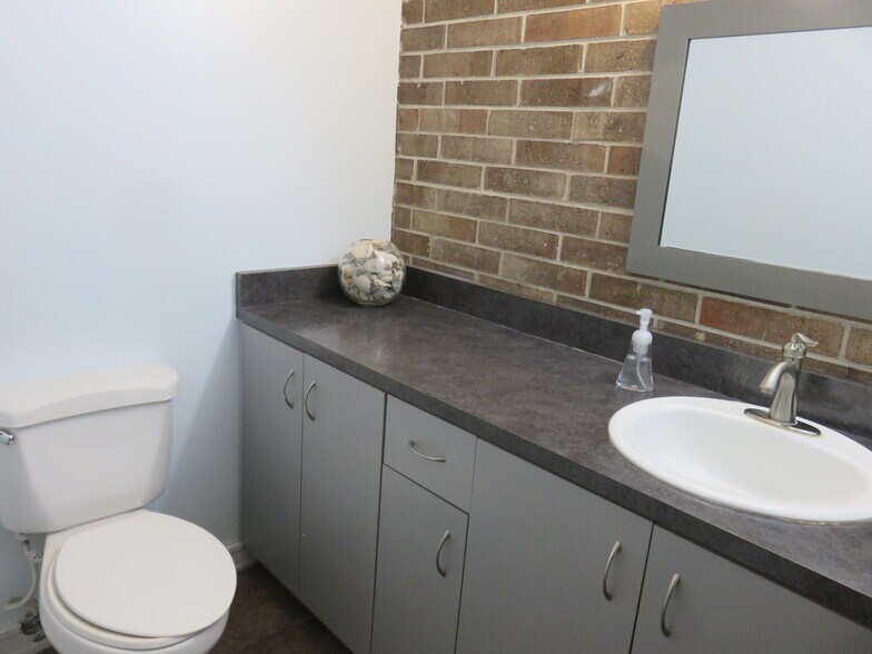 More Photos Of 640 N Peninsula Dr, Daytona Beach Office For Sale