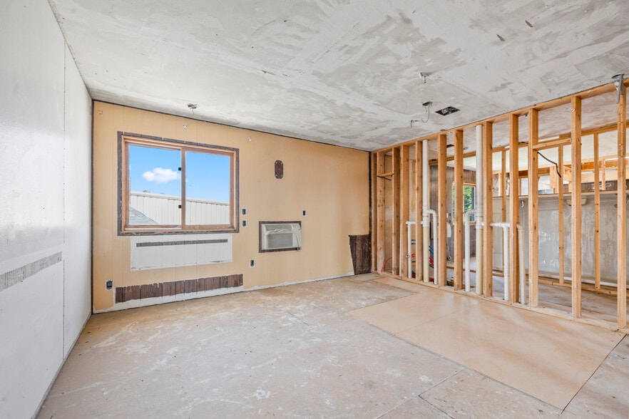 More Photos Of 537 2nd St, Havre Hotel For Sale