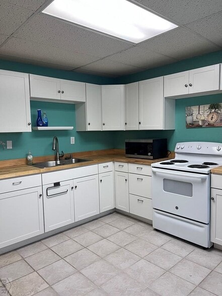 More Photos Of 307 Colorado Ave, La Junta Office For Sale