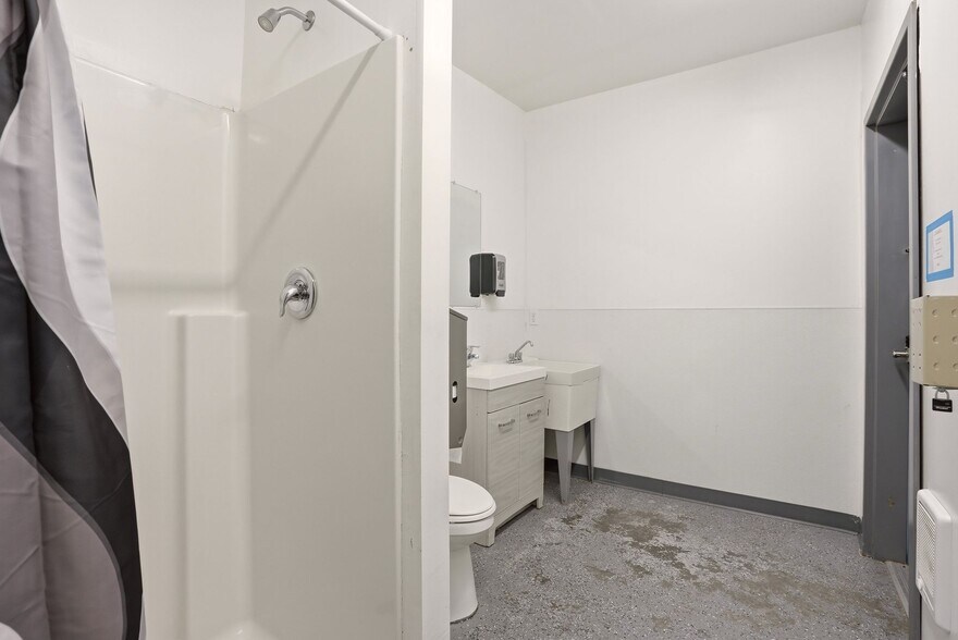 More Photos Of 6829 Seltice #202 203 204 205 206 way, Post Falls Warehouse For Sale