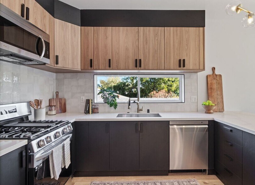 More Photos Of 10821 Hartsook St, North Hollywood Apartments For Sale