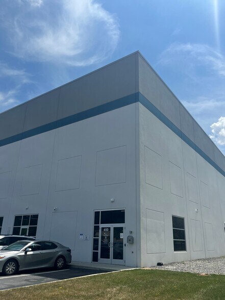 More Photos Of 450 E Moorestown Rd, Wind Gap Distribution For Lease