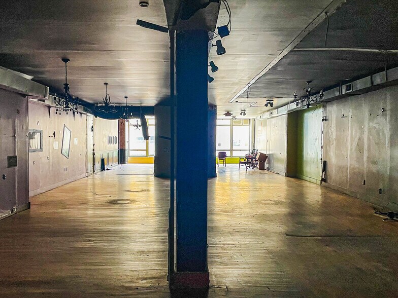 More Photos Of 1520-1522 Sansom St, Philadelphia Storefront Retail Office For Lease