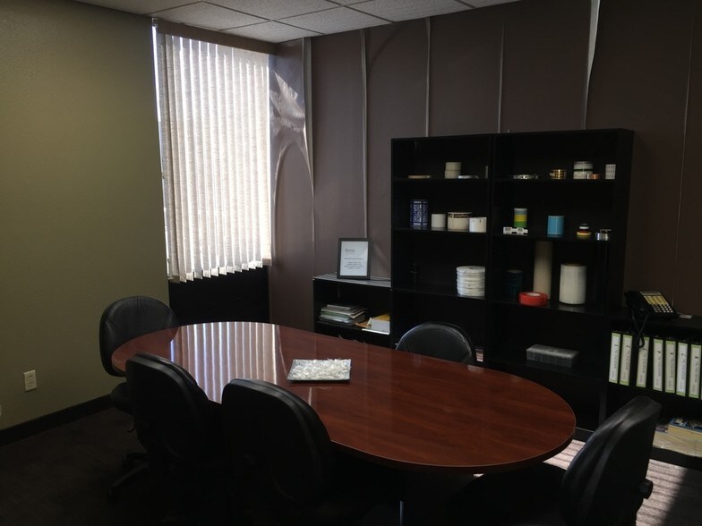 More Photos Of 995 Loma Verde Dr, El Paso Warehouse For Lease