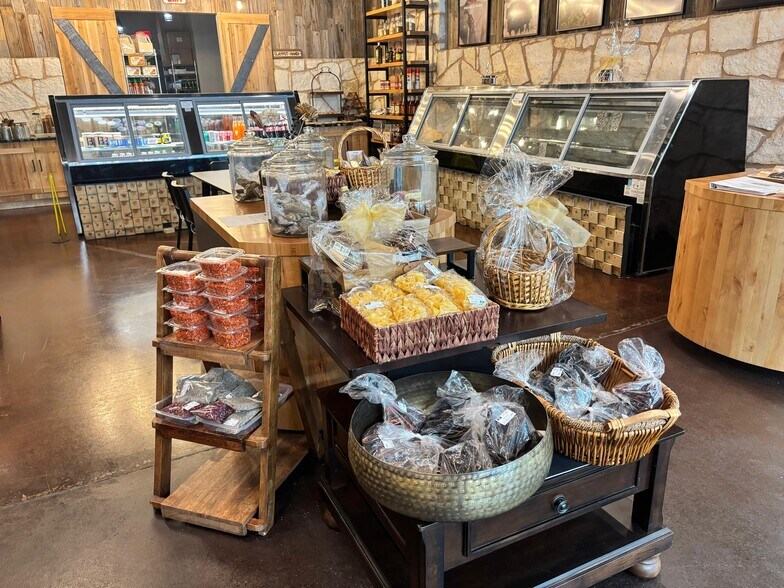 More Photos Of 13920 W Ronald Reagan Blvd, Leander Storefront For Lease
