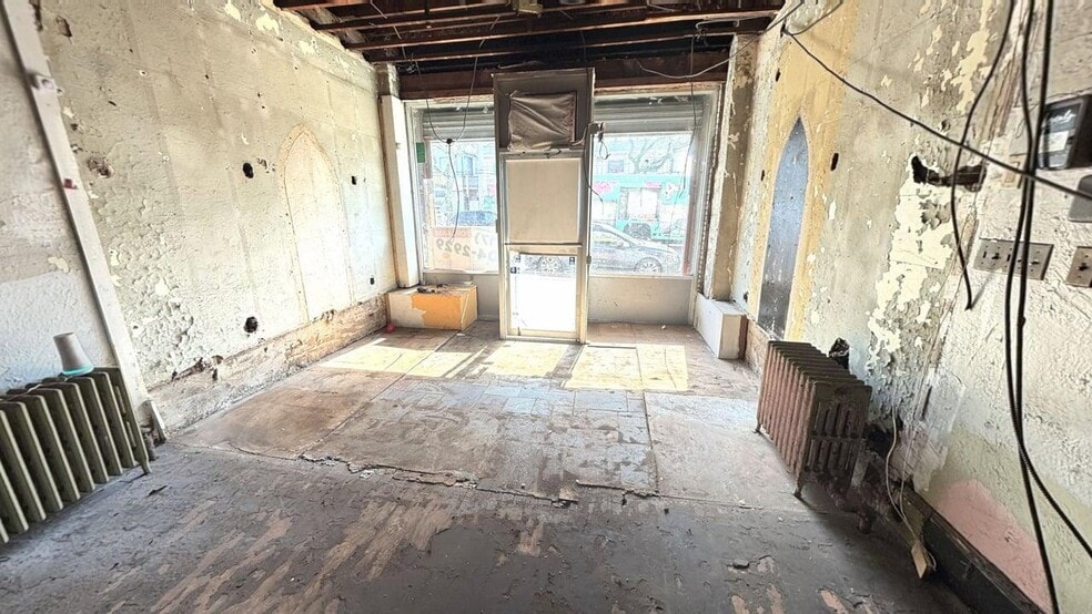 More Photos Of 188 Beach 116th St, Far Rockaway Storefront For Lease