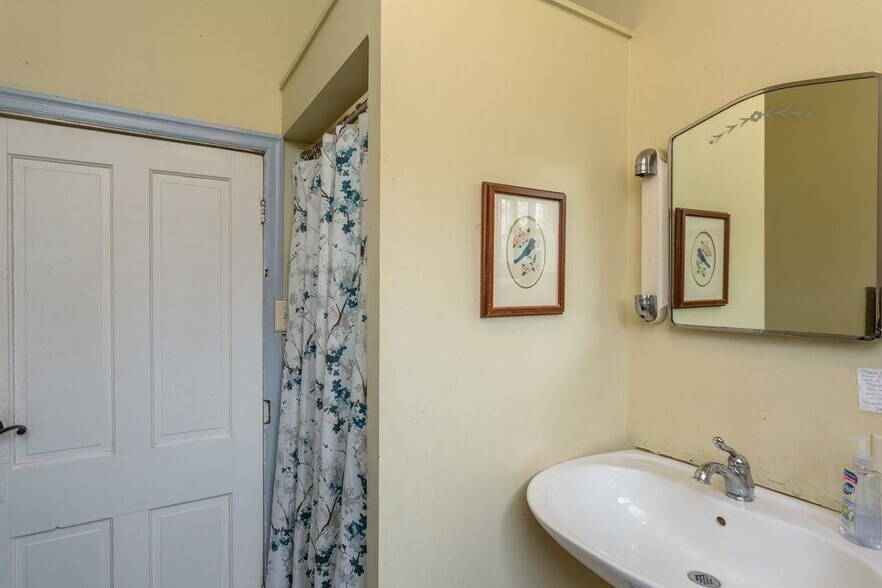 More Photos Of 133 W Springbrook Rd, Broadway Specialty For Sale