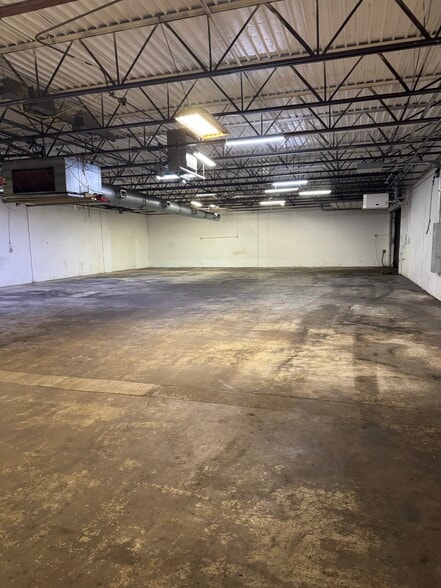 More Photos Of 1112 E Memphis St, Broken Arrow Service For Lease