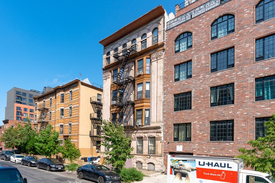More Photos Of 29 Brooklyn Ave, Brooklyn Apartments For Sale