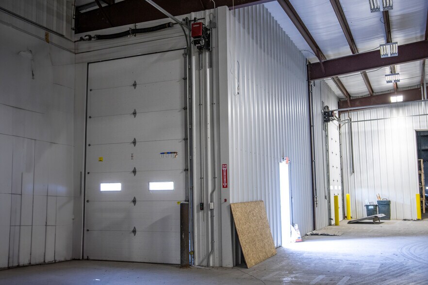 More Photos Of 21 Salerno Dr, Hudson Warehouse For Lease