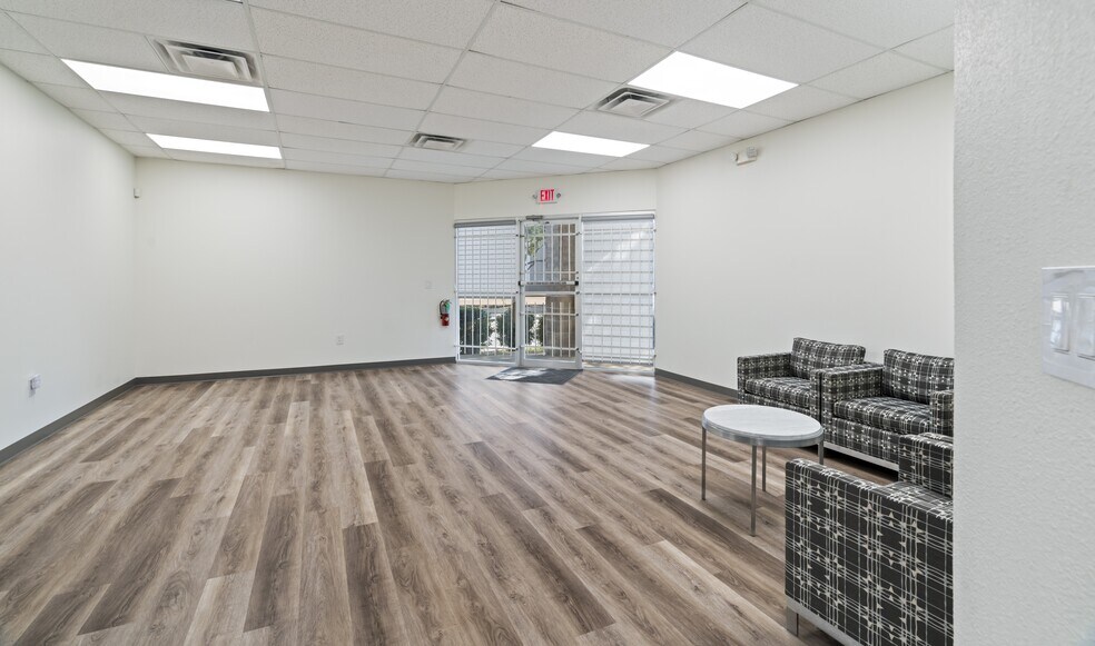 More Photos Of 3664 Walnut Bend Ln, Houston Flex For Lease