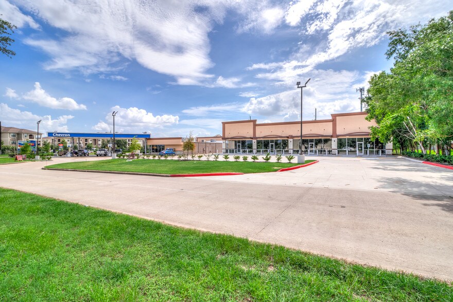 More Photos Of 18010 Kingsland Blvd, Houston General Retail For Sale
