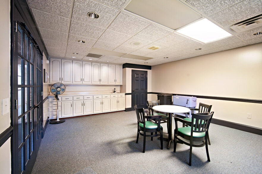 More Photos Of 128 Oakview Club Dr, Macon-Bibb Golf Course Driving Range For Sale