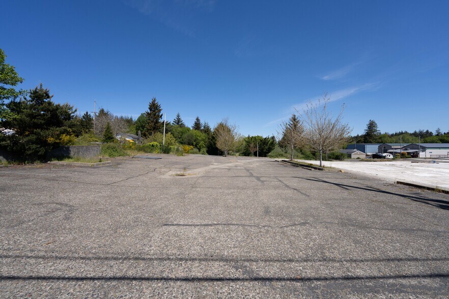 More Photos Of 1090 Newmark Ave, Coos Bay Land For Sale