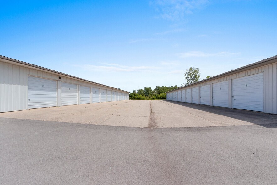 More Photos Of 1854 Industrial Dr, Green Bay Specialty For Sale