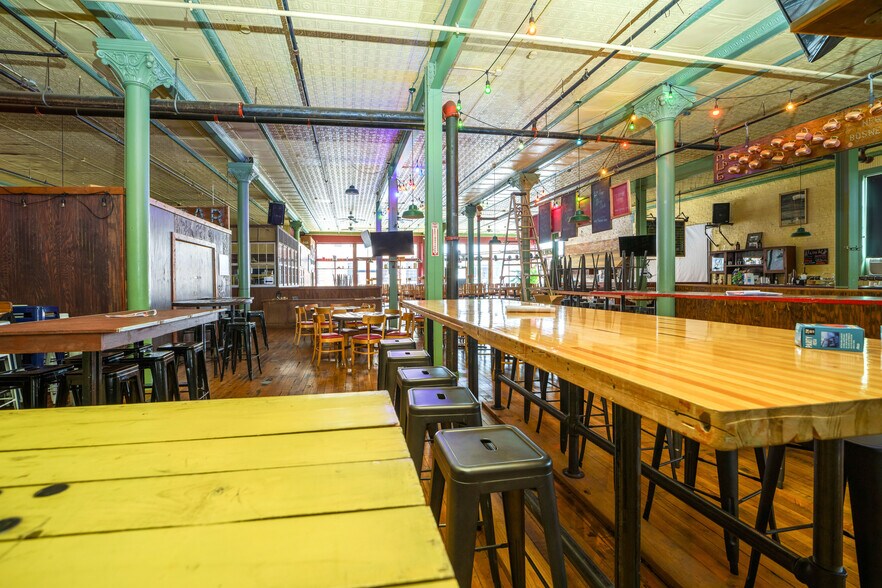 More Photos Of 923 N E St, Richmond Storefront For Sale