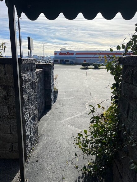 More Photos Of 1304 Ocean Beach Hwy, Longview Storefront Retail Office For Sale