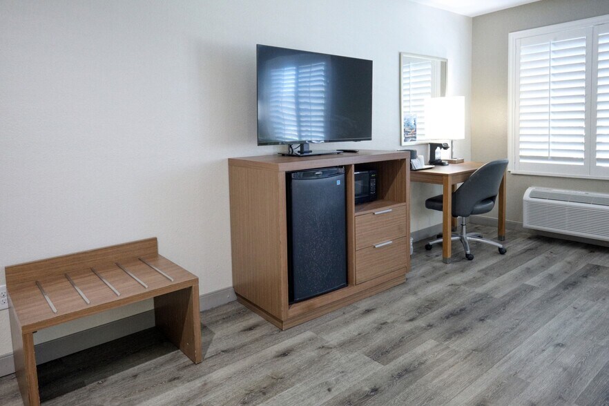 More Photos Of 18032 McKay Dr, Humble Hotel For Sale