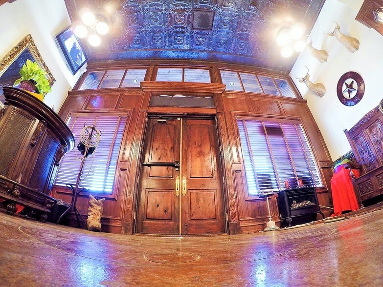 More Photos Of 204 Clay St, Nocona Restaurant For Lease