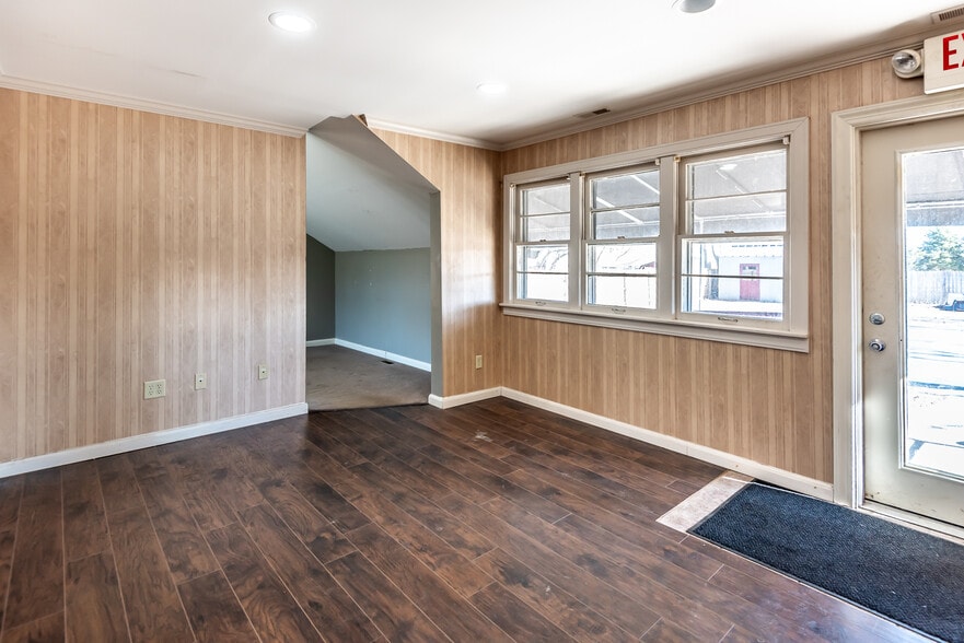 More Photos Of 3386 N State Route 123, Lebanon Office For Sale