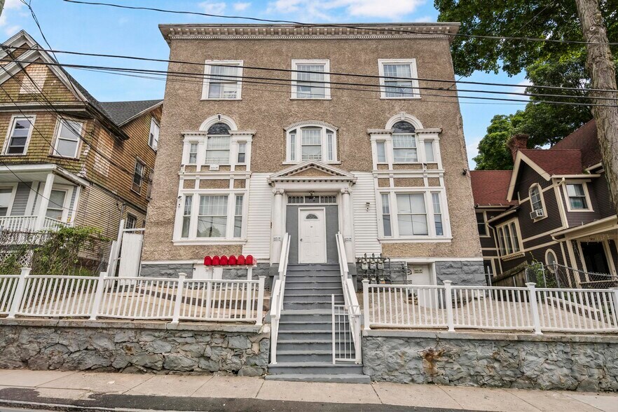 Primary Photo Of 134 Chestnut Ave, Waterbury Apartments For Sale