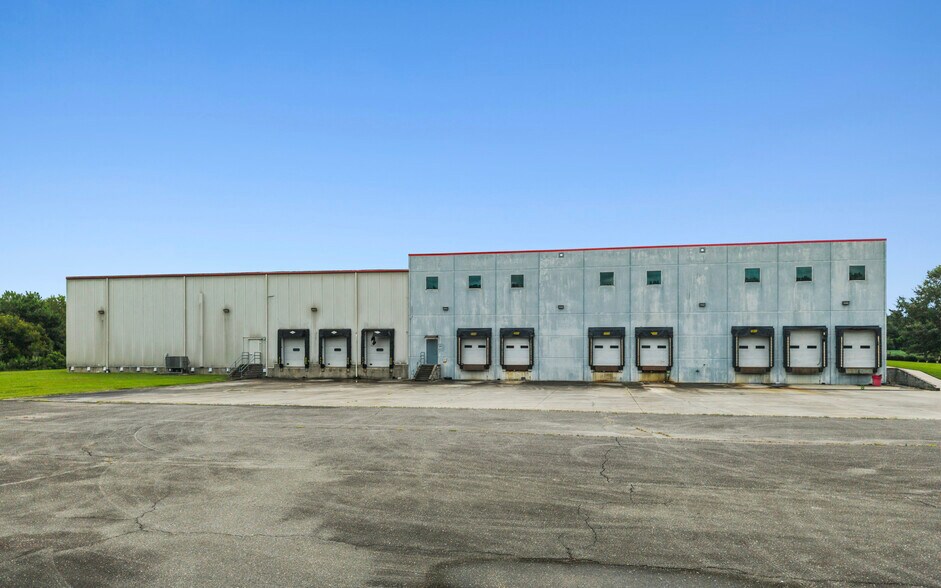 More Photos Of 104 Commercial Ave, Mount Olive Refrigeration Cold Storage For Sale