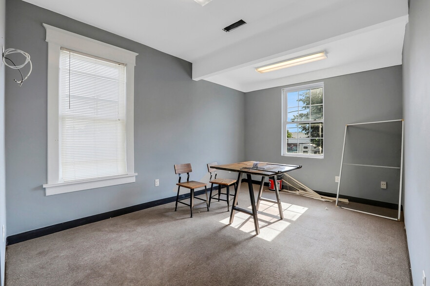 More Photos Of 21 O'neil St, Kingston Restaurant For Sale