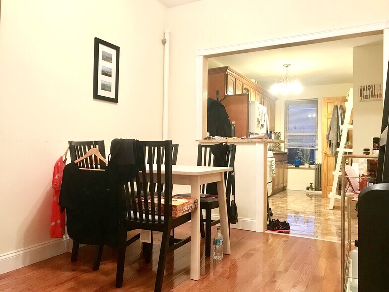 More Photos Of 92 Diamond St, Brooklyn Apartments For Sale