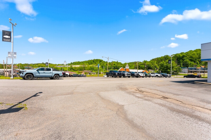 More Photos Of 1229 Country Club Rd, Fairmont Auto Dealership For Sale