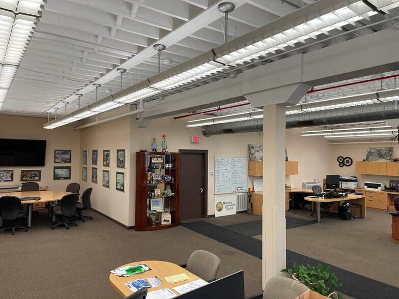 More Photos Of 2501 9th St, Rockford Warehouse For Sale