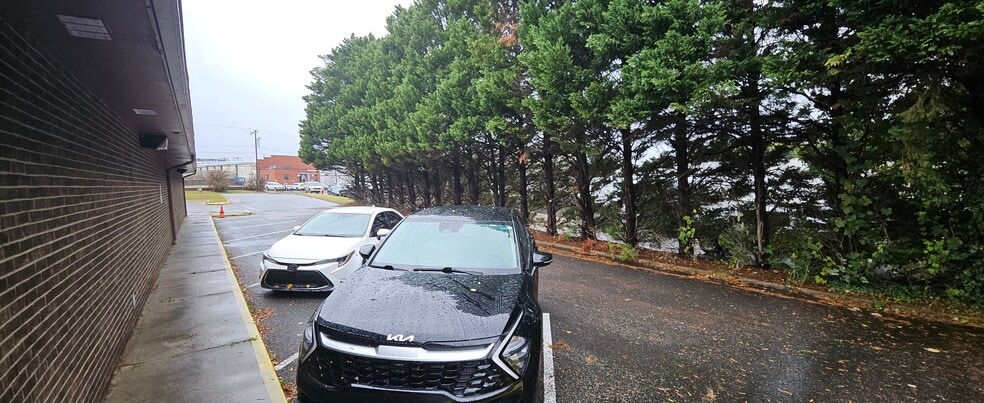 More Photos Of 4917 South Blvd, Charlotte Medical For Lease