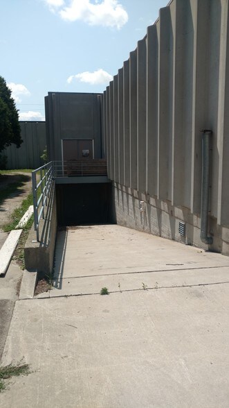 More Photos Of 2715 N 15th St, Sheboygan Showroom For Sale