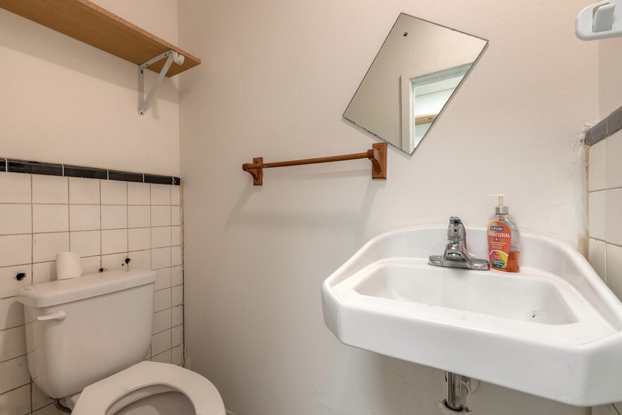 More Photos Of 529 Ridgewood Ave, Daytona Beach Freestanding For Sale