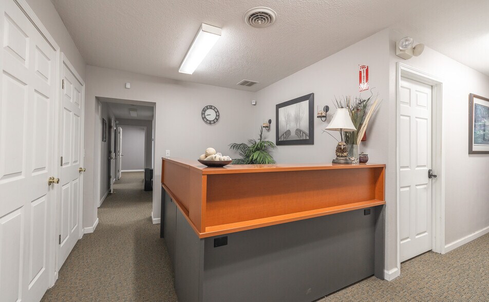 More Photos Of 575 Marshall Dr, Saint Robert Office For Sale