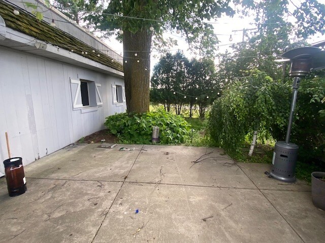 More Photos Of 21445 Gumina Rd, Brookfield Restaurant For Sale