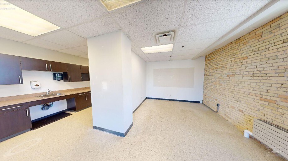 More Photos Of 111 Lombard Ave, Winnipeg Office For Lease