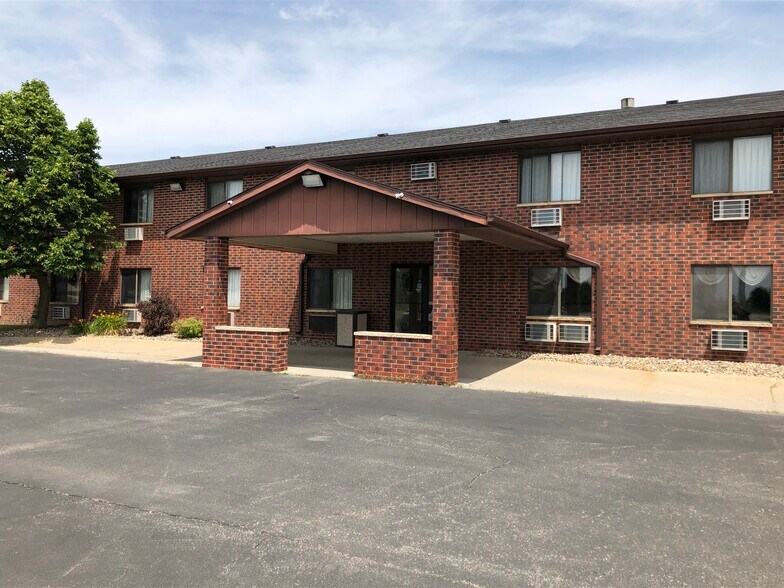 More Photos Of 2600 SE 16th St, Ames Hotel For Sale