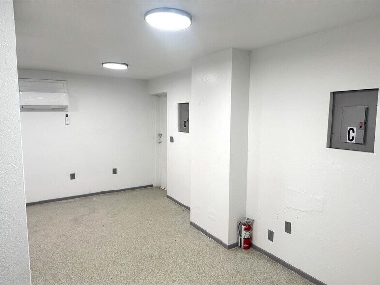 More Photos Of 12220 Hazen Ct, Thonotosassa Warehouse For Lease