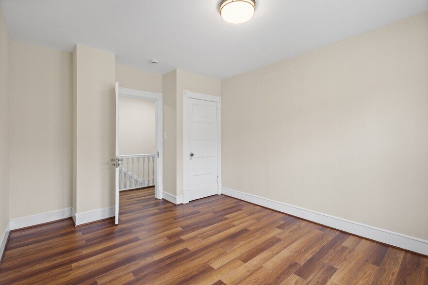 More Photos Of 8519 Chestnut Ave, Bowie Storefront For Sale