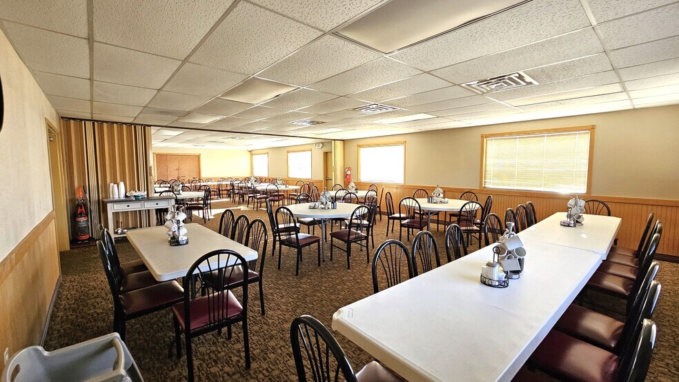 More Photos Of 1902 N Merrill Ave, Glendive Showroom For Sale