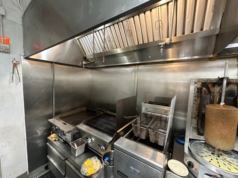More Photos Of 1399 W Littleton Blvd, Littleton Restaurant For Sale