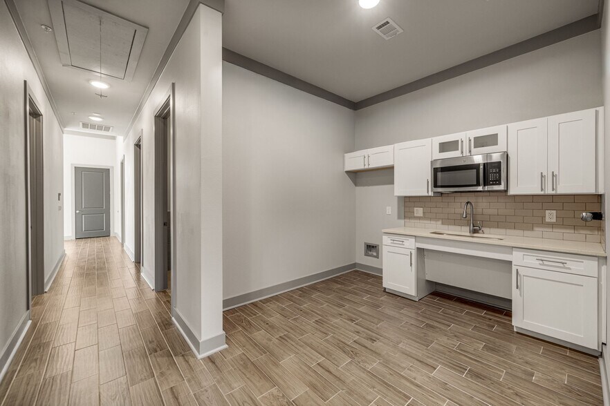 More Photos Of 1312 W Exchange Pky, Allen Medical For Lease