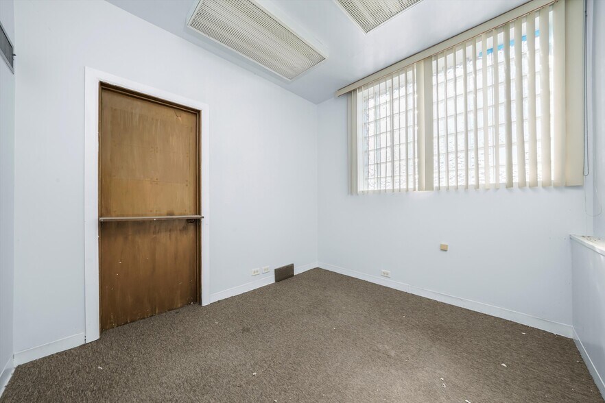 More Photos Of 2024 W 79th St, Chicago Medical For Sale