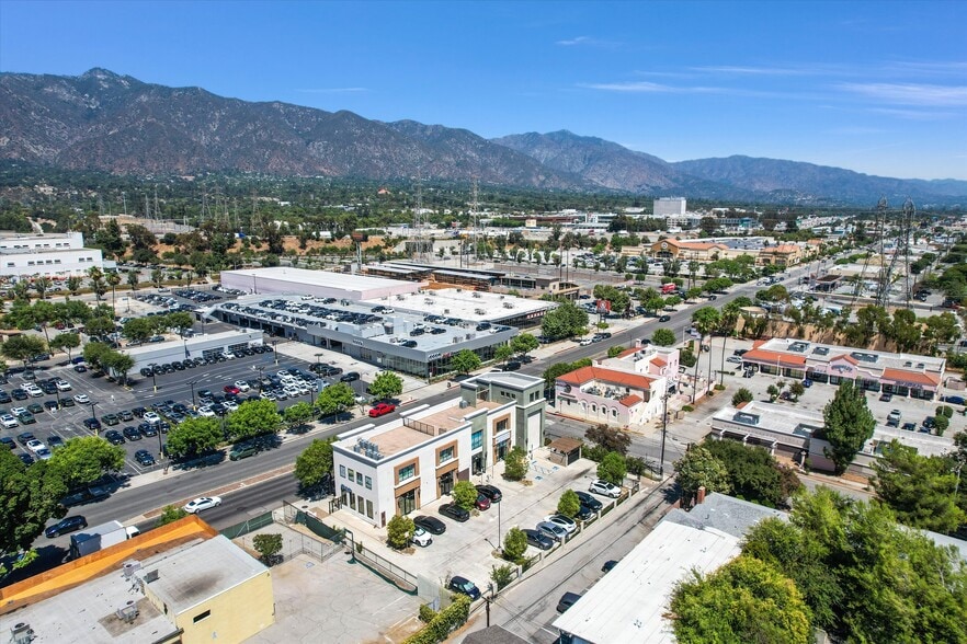 More Photos Of 2956 E Colorado Blvd, Pasadena General Retail For Lease