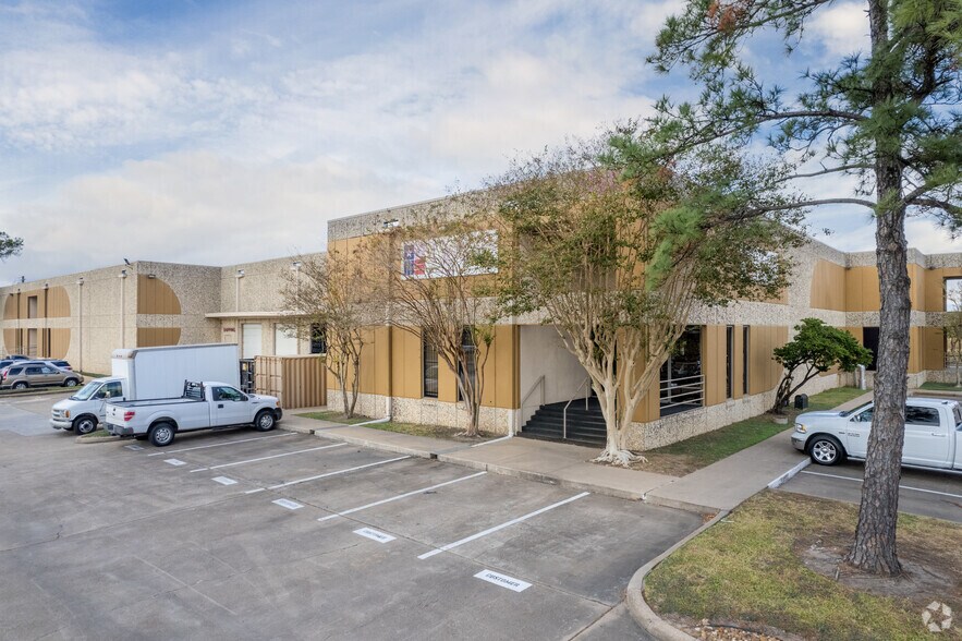 Primary Photo Of 7808-7818 Kempwood Dr, Houston Unknown For Lease