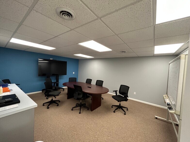 More Photos Of 15045 Dixie Hwy, Holly Coworking Space