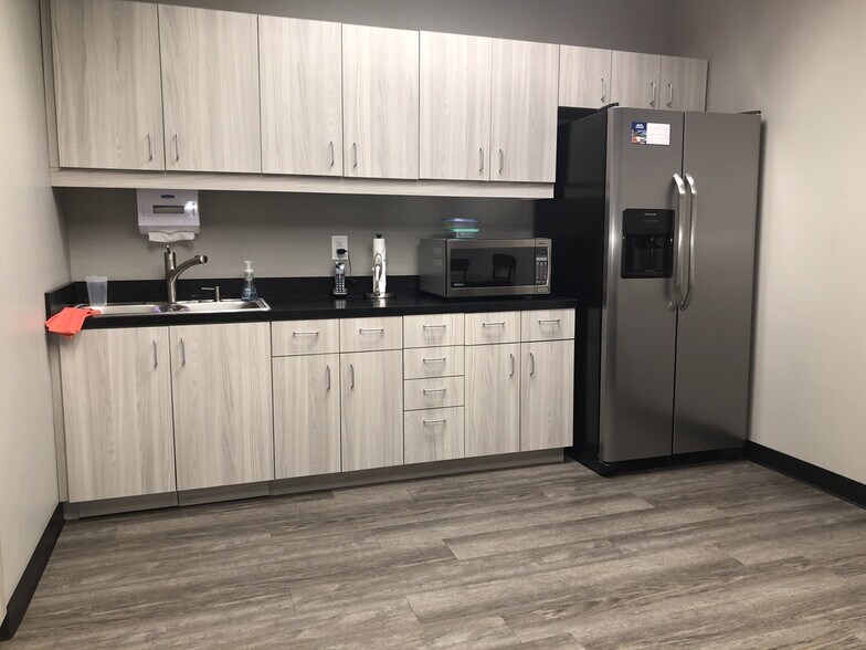 More Photos Of 2315 W Arbors Dr, Charlotte Medical For Lease