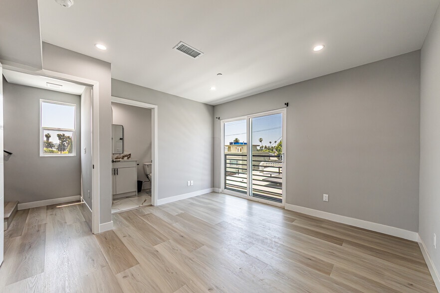 More Photos Of 2223 S Highland Ave, Los Angeles Apartments For Sale