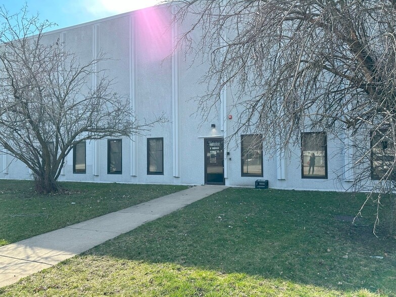 More Photos Of 21800 S Cicero Ave, Matteson Warehouse For Lease